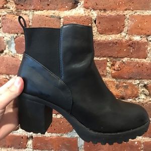 Urban Outfitters Chunky Heeled Black Chelsea Boots